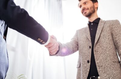 Pașii pe care trebuie să-i urmezi înainte de a solicita un credit