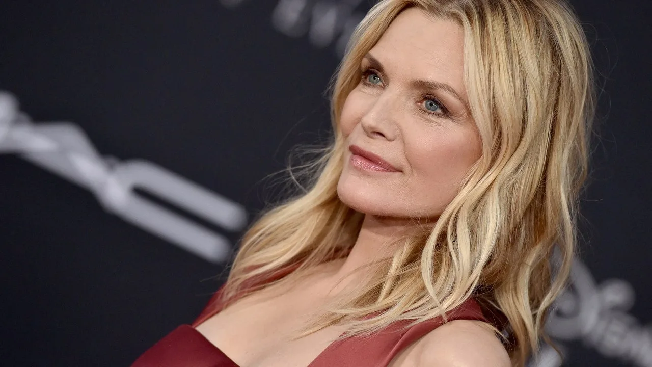 Noul Blunt Bob al lui Michelle Pfeiffer este dovada că 2023 va fi doar despre părul scurt – Vezi fotografiile