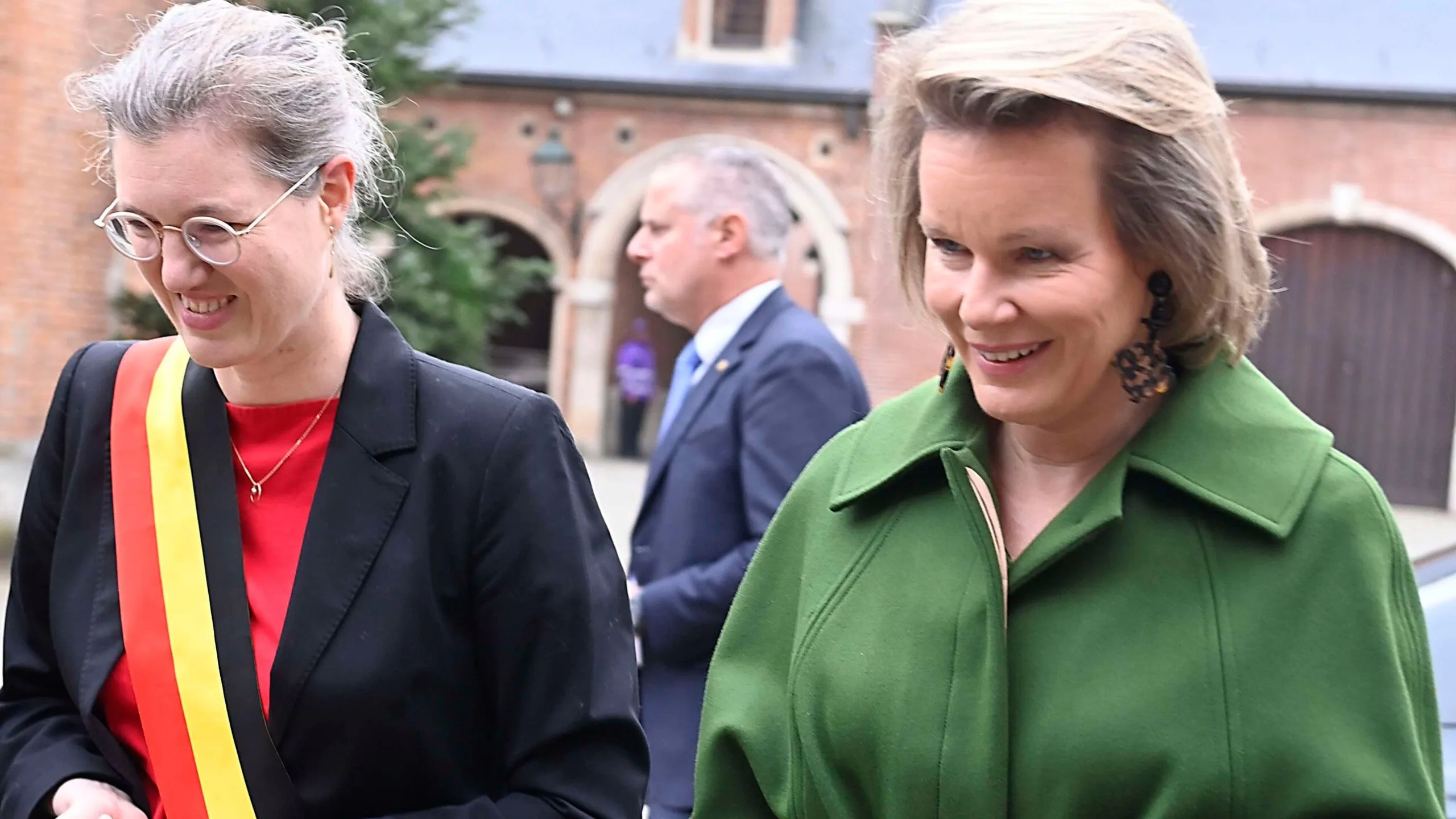 Mathilde din Belgia cu cel mai tare palton al sezonului   Vanity Fair Italia