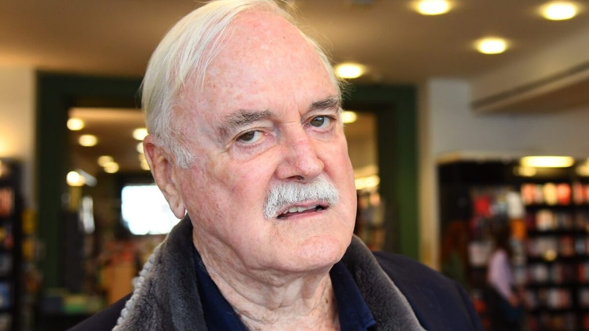 John Cleese batjocorit pentru că a trântit BBC din cauza repetărilor Monty Python – News24