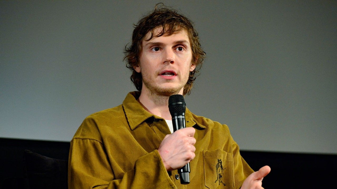Evan Peters a povestit toate dificultățile cu care s-a confruntat pentru a interpreta Jeffrey Dahmer