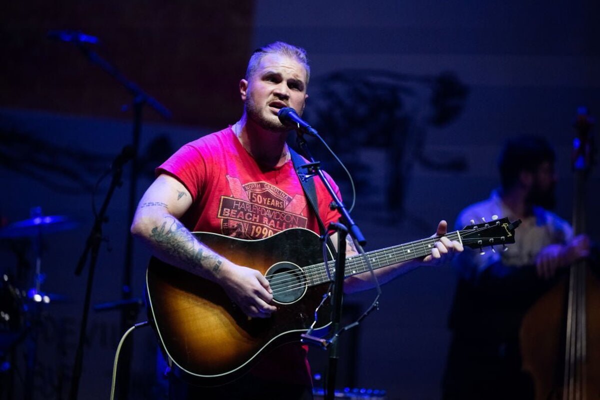 Zach Bryan promite prețuri scăzute pentru biletele de turneu, Nyah-Nyahs Ticketmaster în titlul albumului – News24