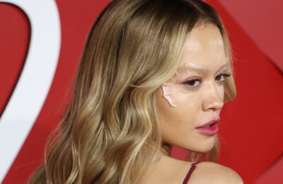Rita Ora ca o sirenă și alte frumusețe arată să copieze   Vanity Fair Italia