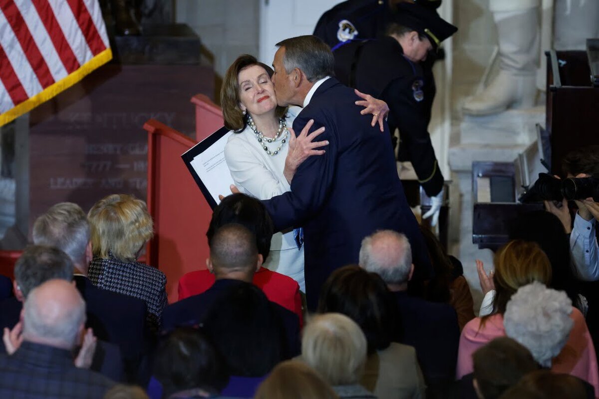 John Boehner se sufocă în timp ce îi aduce un omagiu Nancy Pelosi la ceremonia de dezvăluire a portretului – News24