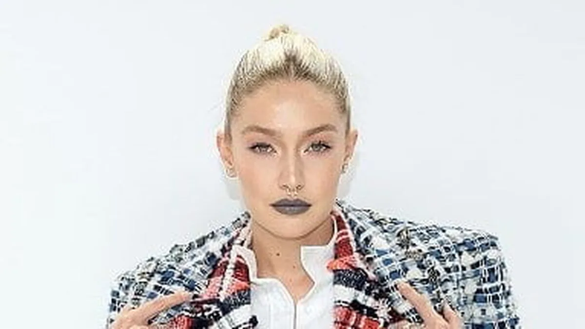 Gigi Hadid nu este singura persoană care arată bine cu ruj gri – iată de ce