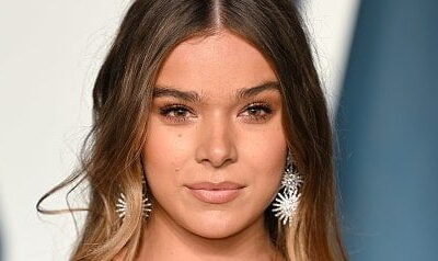 Interviu: Hailee Steinfeld a dezvăluit în sfârșit cum își face părul atât de strălucitor