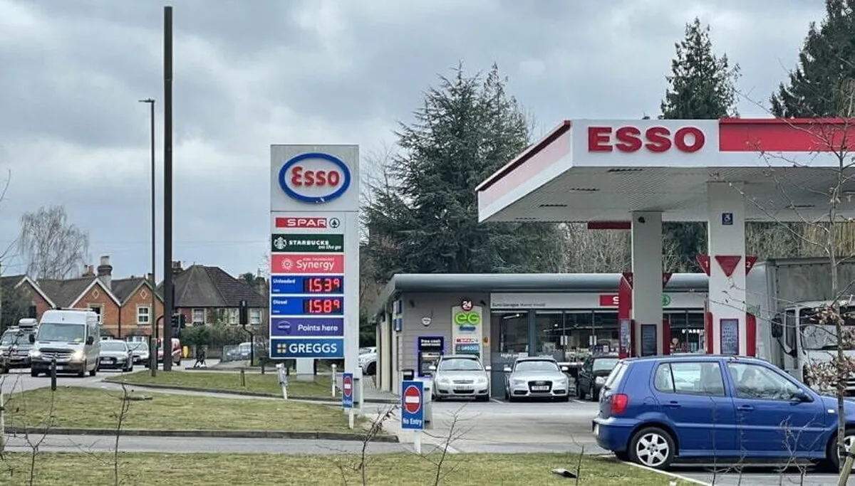Guvernul „nu va ezita” să se asigure că dealerii oferă șoferilor prețuri corecte pentru combustibil