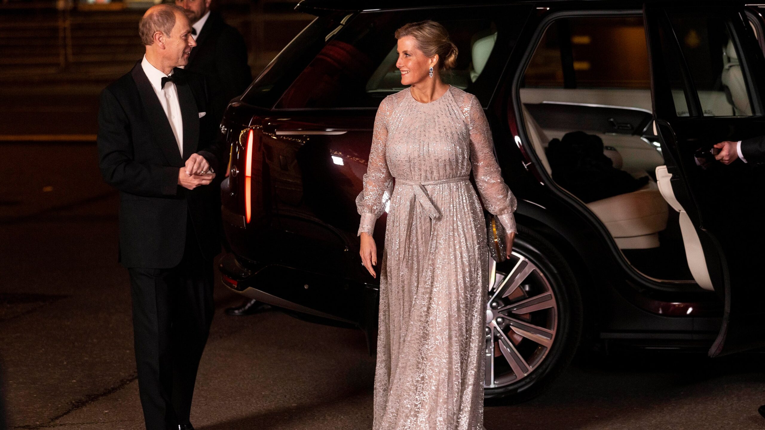 Sophie de Wessex, ducesa strălucește pentru o noapte   Vanity Fair Italia