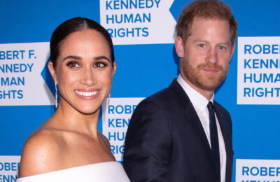 Meghan Markle, pe covorul rosu in alb si inelul acvamarin al Dianei   Vanity Fair Italia