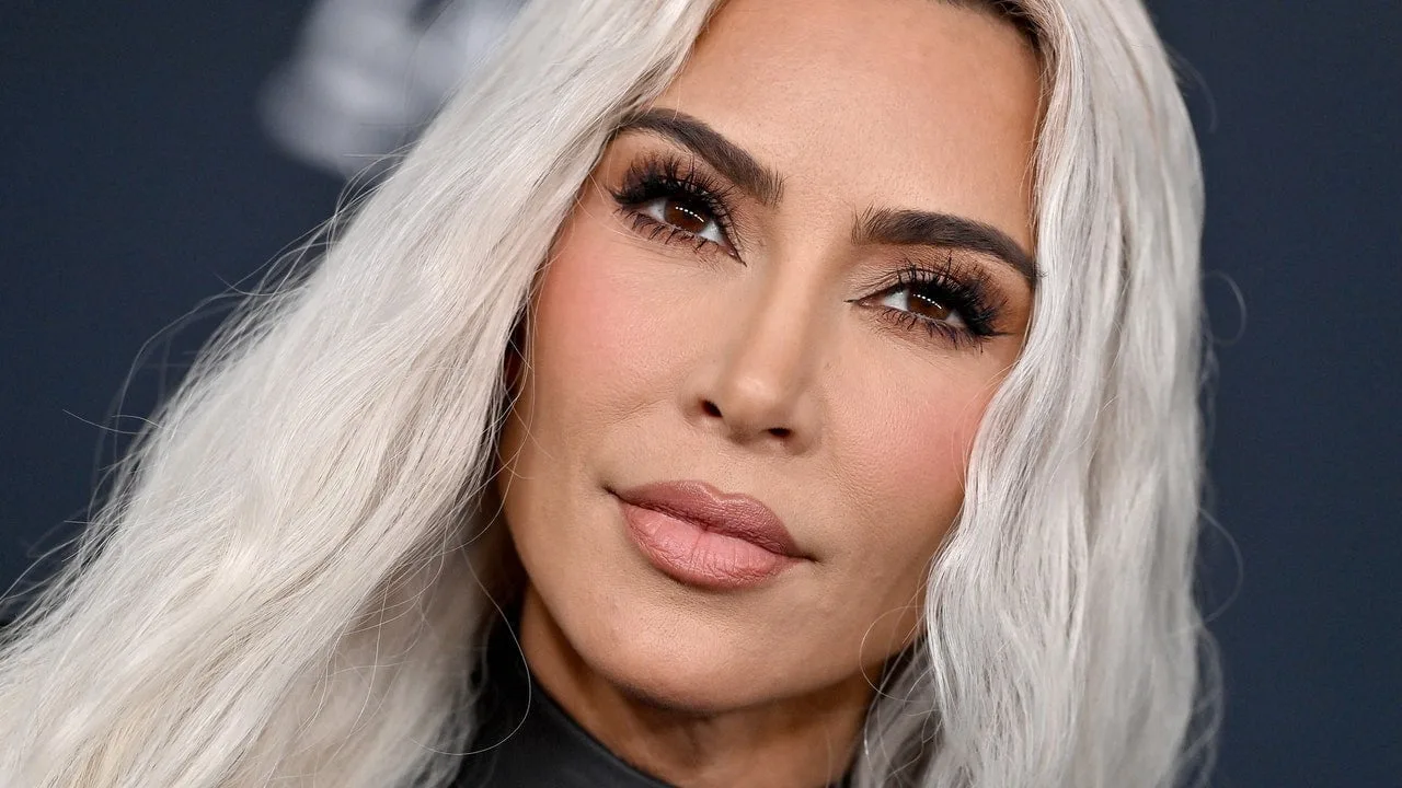 Era blondă a lui Kim Kardashian s-a încheiat din nou – Urmărește videoclipul