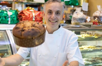 Milano, un panettone „suspendat” pentru cei care nu-l pot cumpăra   Vanity Fair Italia