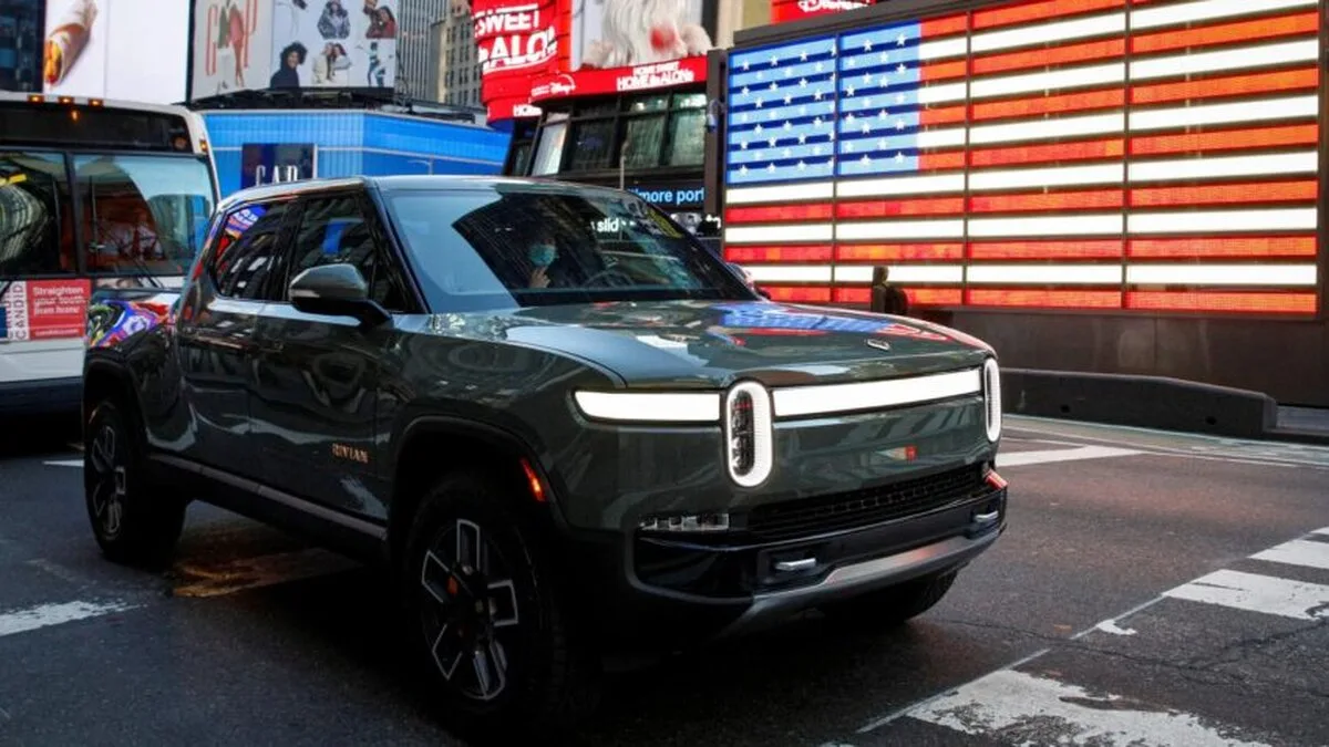 Rivian trage din priză afacerea cu furgoneta electrică Mercedes