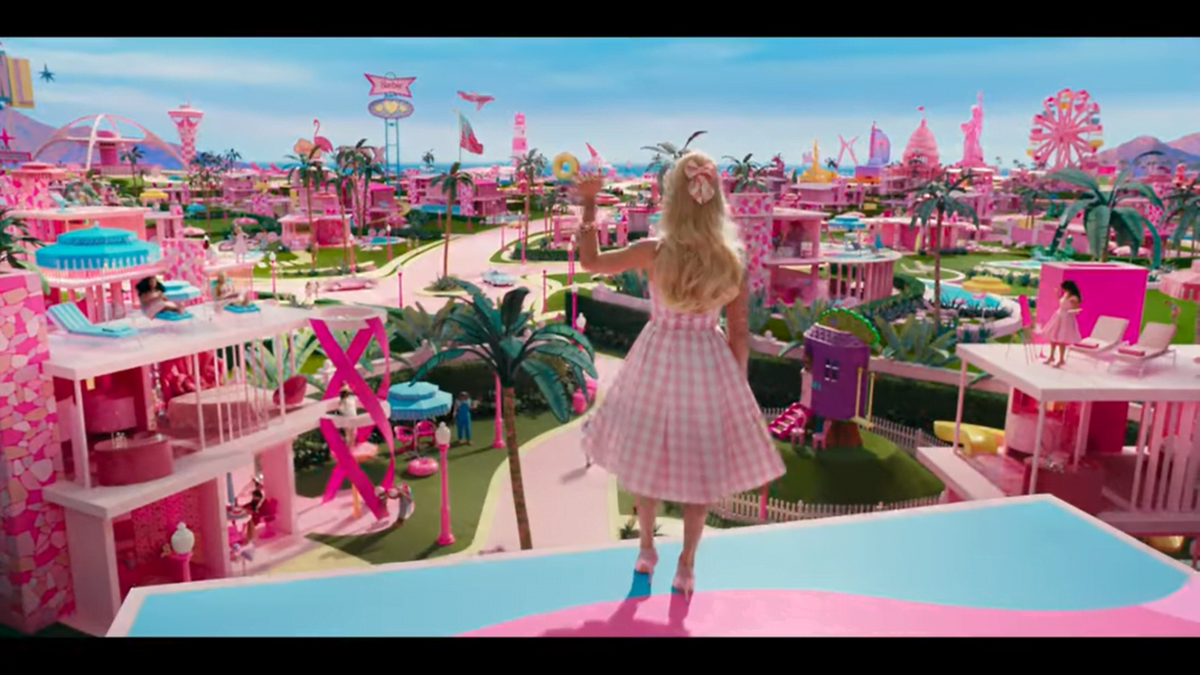 Teaserul „Barbie” o cere pe Helen Mirren să facă cu ochiul la „2001” și oferă o pată de spectacol Day-Glo