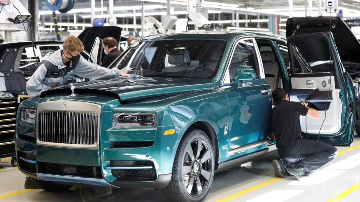 Lucrătorii din fabricile de mașini Rolls-Royce câștigă un acord de salarizare cu până la 17,6%