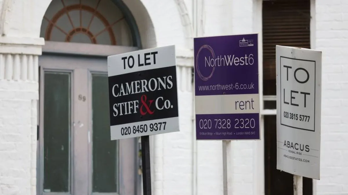 Agenții imobiliari acuzați de piața frenetică de închiriere din Marea Britanie