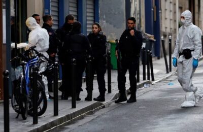 Un bărbat înarmat ucide trei într-un posibil atac rasist la Paris