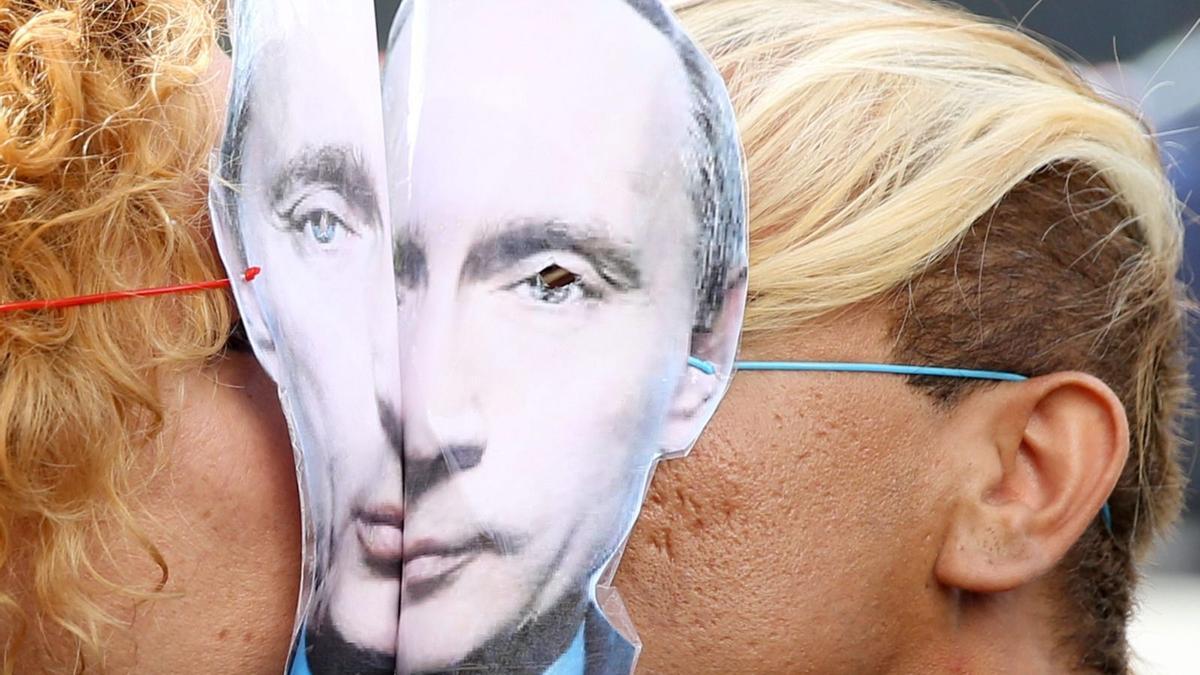 Putin semnează legea care înăsprește restricțiile privind „propaganda homosexuală”