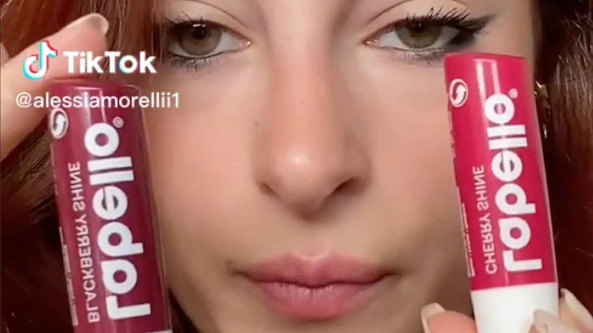 Pentru că acum suntem cu toții obsedați de balsam de buze