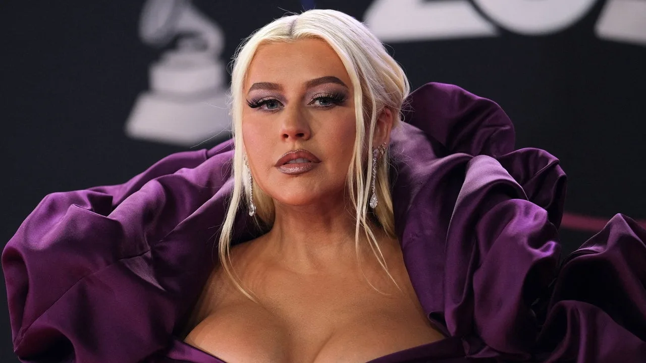 Christina Aguilera arată direct din setul videoclipurilor ei muzicale din anii 2000 – Vezi fotografiile