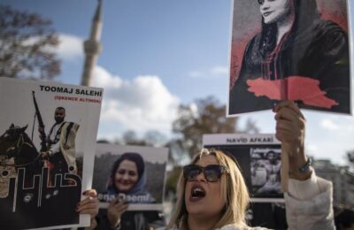 Iranul execută public al doilea protestatar pentru participarea la proteste