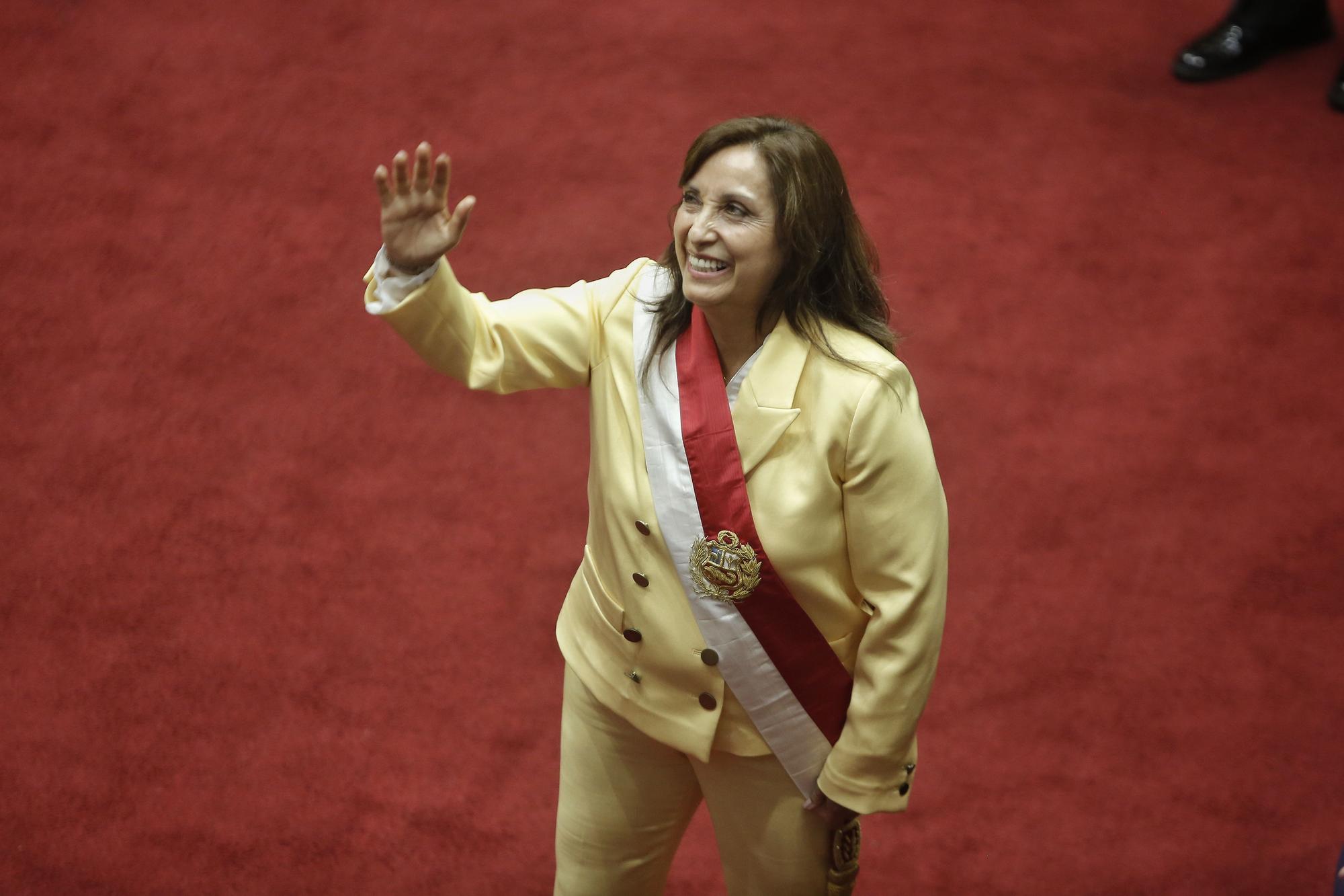 Dina Boluarte, avocatul cu tradiție de stânga care a devenit primul președinte al Peruului
