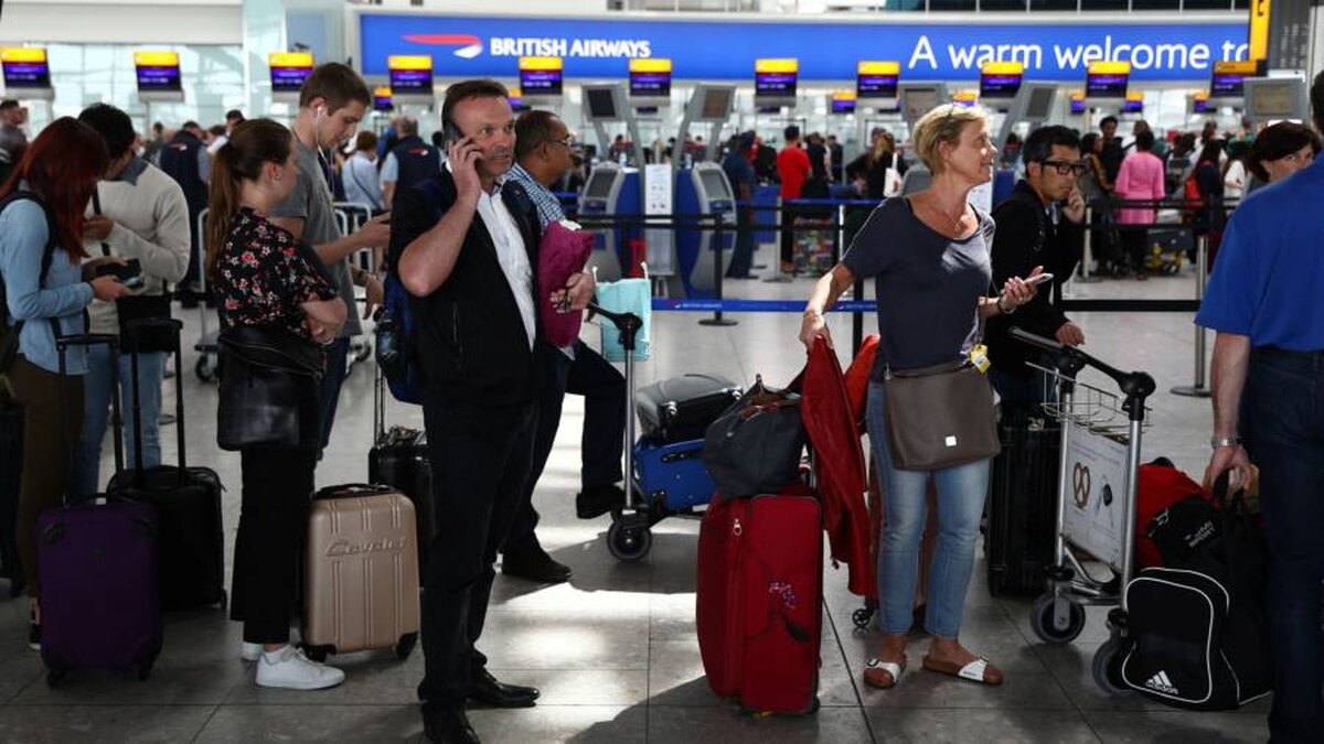 Aeroporturile din Marea Britanie ridică restricțiile privind lichidele și electronicele