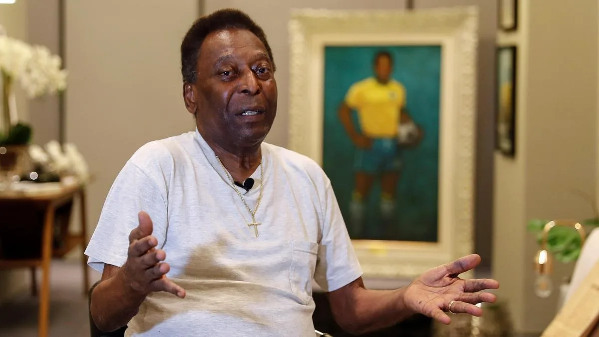 Pelé se îmbunătățește, dar continuă „fără prognoză de descărcare”
