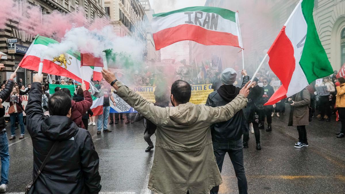 Iranul aplică pedeapsa cu moartea în public unui al doilea protestatar