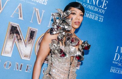 Rochia argintie a lui Naomi Ackie înainte de filmul biografic Whitney Houston
