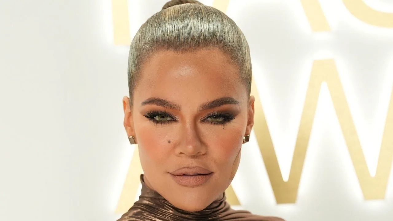Khloé Kardashian arată complet diferit, cu breton lung și agitat – vezi imagini
