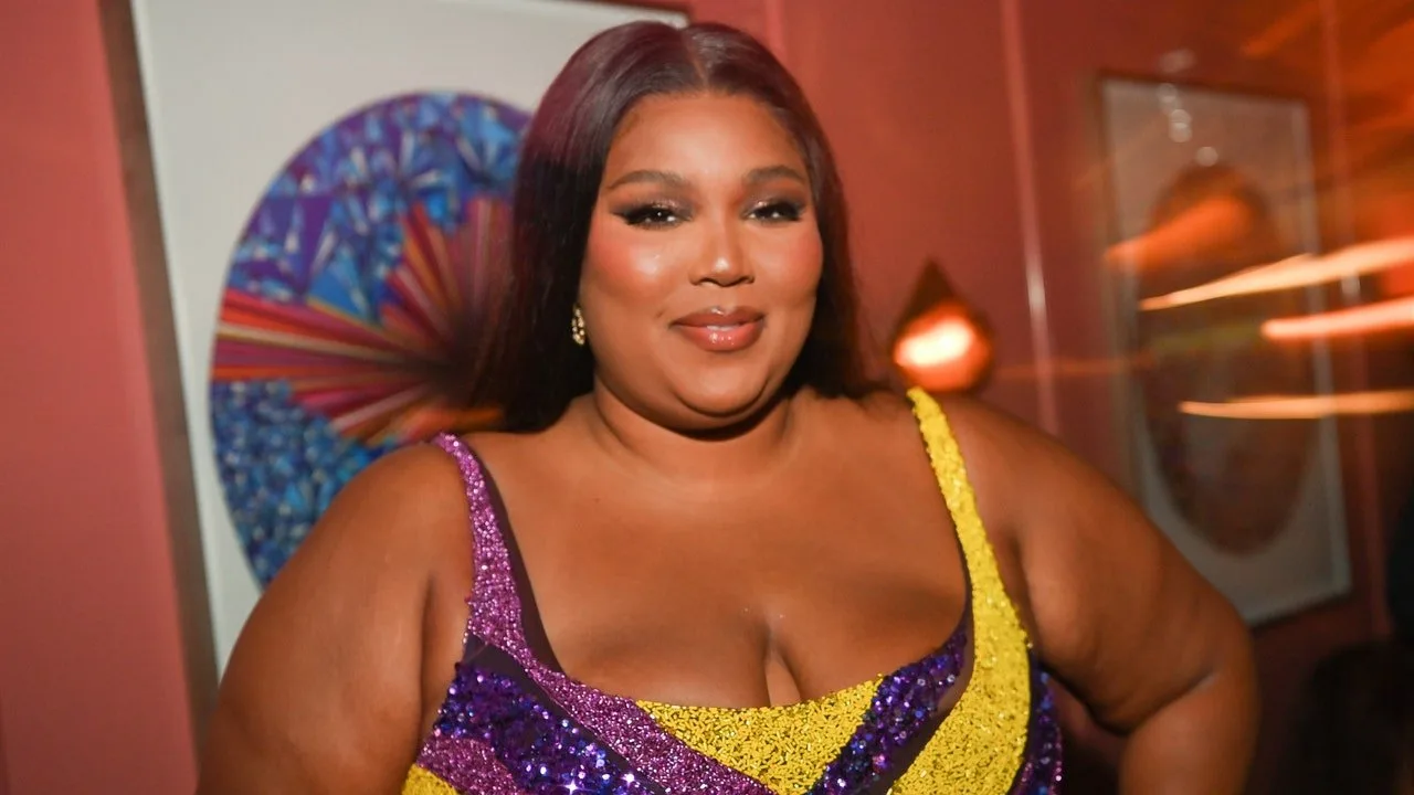 Lizzo a participat la Provocarea TikTok „Turning My Mother Into Me” și mama ei este geamăna ei — Vezi videoclipuri