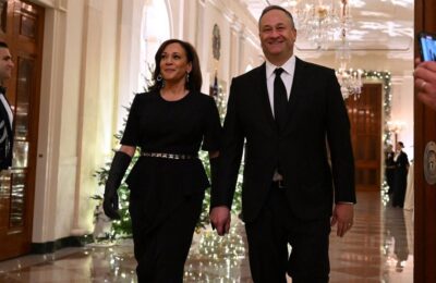 Kamala Harris, rochia ei lungă învață cum să poarte negru cu eleganță