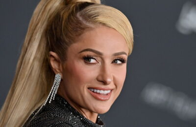 Paris Hilton a mers incognito cu o perucă Addams de miercuri – Vezi fotografiile