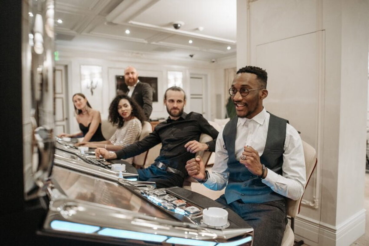 Cum industria cazinourilor din Marea Britanie folosește tehnologia pentru a ține pasul cu vremurile