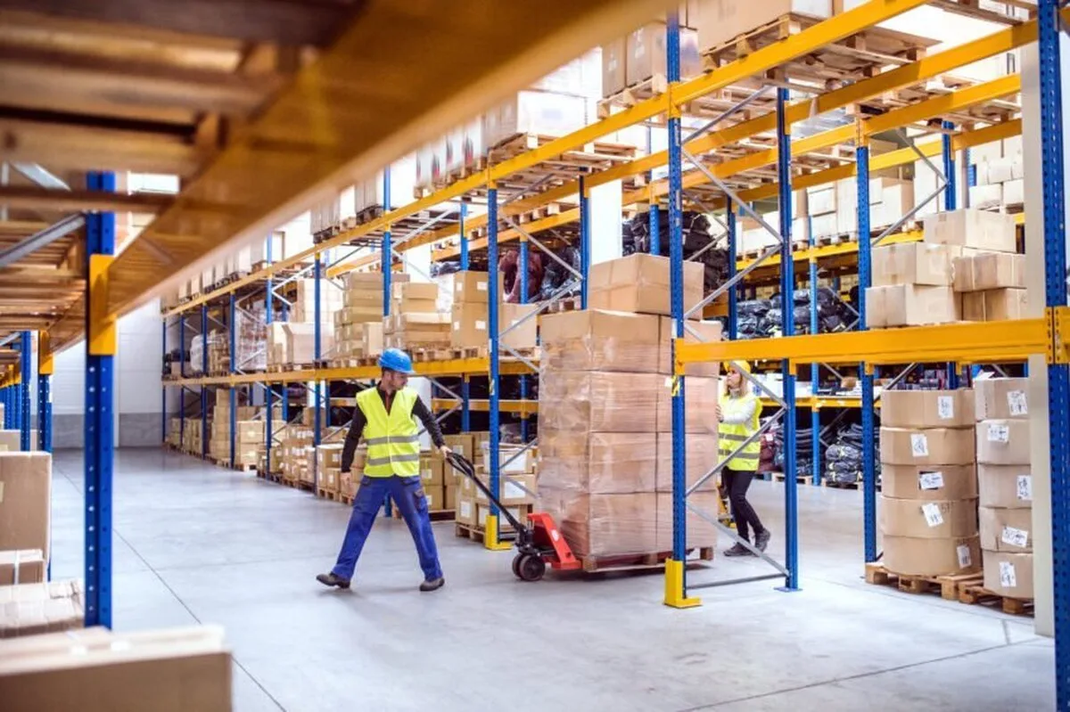 4 bune practici pentru a optimiza eficiența depozitului