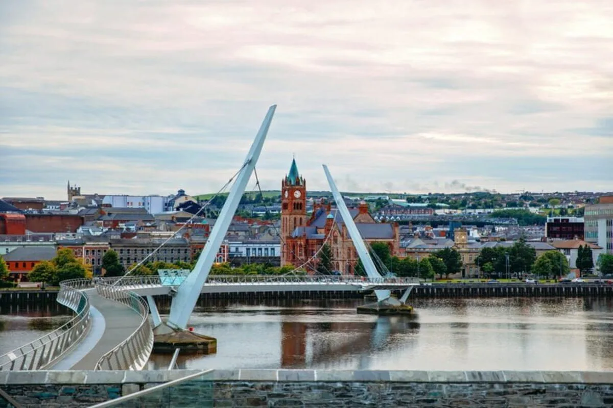 Se preconizează că economia Irlandei de Nord se va contracta anul viitor