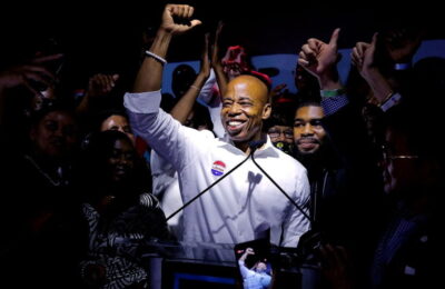 Lui Eric Adams îi place să fie primar.  New York-ul face reciproc?