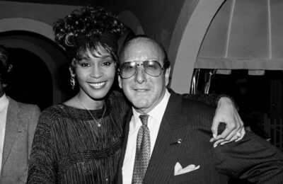 Clive Davis încă se uită la bodyguard când îi este dor de Whitney Houston