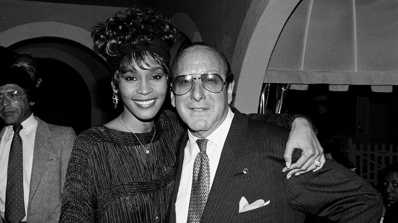 Clive Davis încă se uită la bodyguard când îi este dor de Whitney Houston