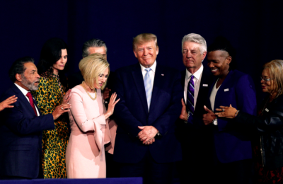 „Vom fi distruși”: evanghelicii se îndepărtează în liniște de oferta 2024 a lui Donald Trump