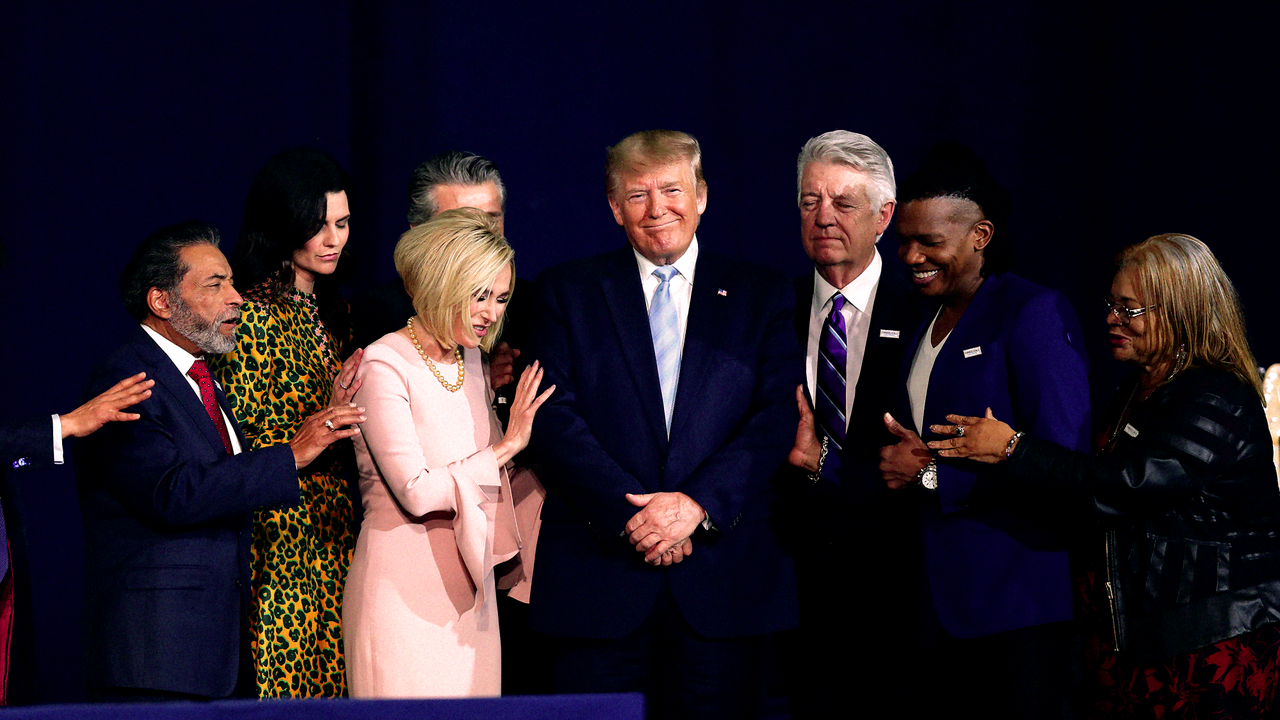 „Vom fi distruși”: evanghelicii se îndepărtează în liniște de oferta 2024 a lui Donald Trump