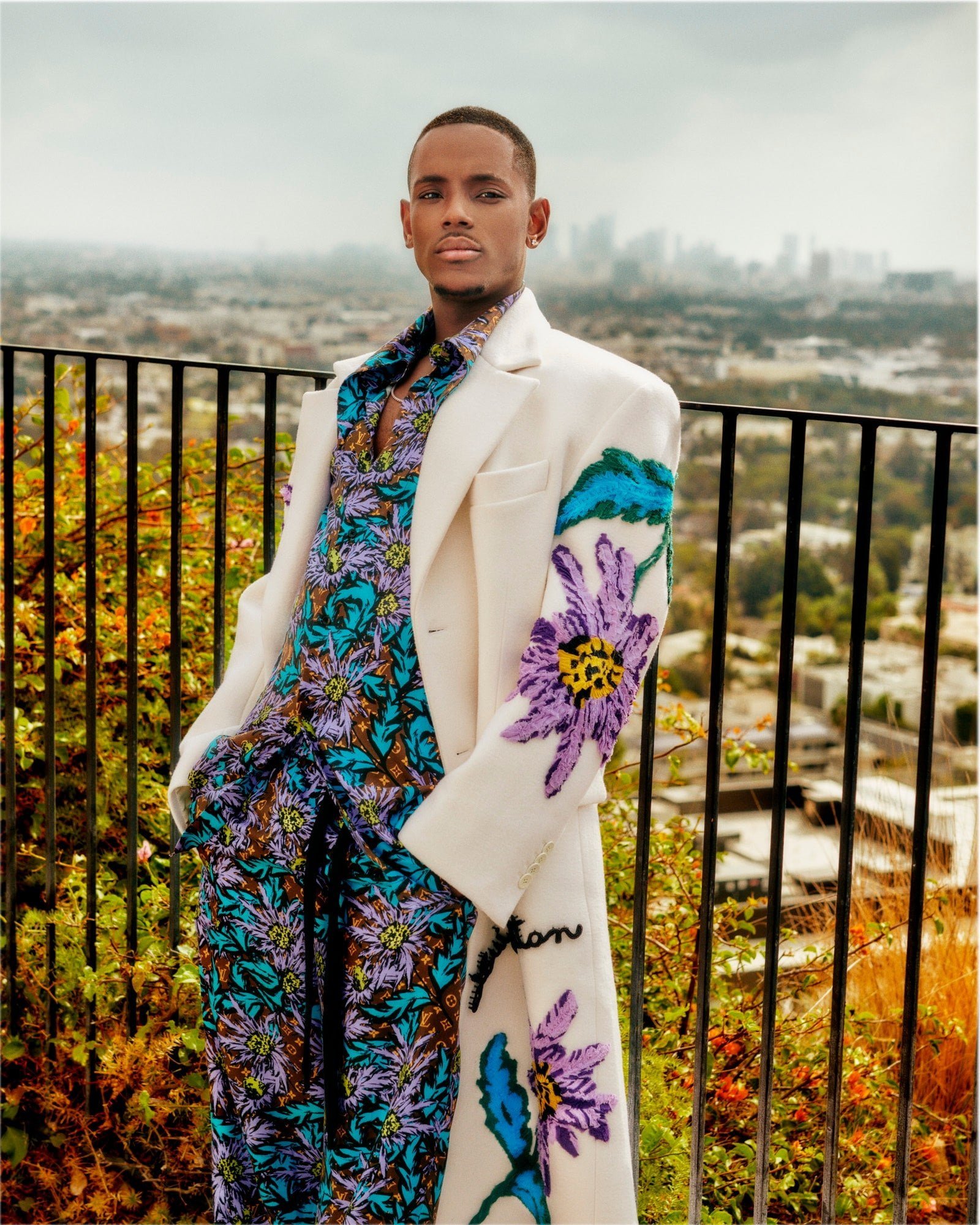 Micheal Ward vorbește despre influența lui Shakespeare și scenele de sex cu Olivia Colman