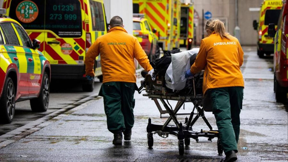 Criza NHS îi împinge pe britanici către asistența medicală privată
