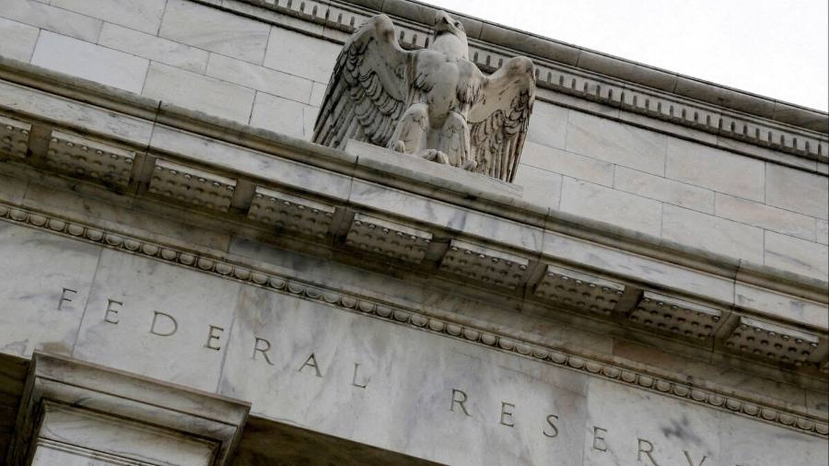 Investitorii îi contrazic pe oficialii Fed cu privire la inversarea ratei dobânzii din SUA