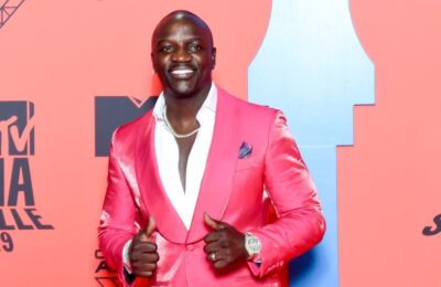 Akon încearcă să nu facă prea multe cântece „Shake-Your-Ass” „în ziua Domnului”