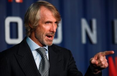 Michael Bay neagă că a ucis un porumbel în timp ce filma în Italia