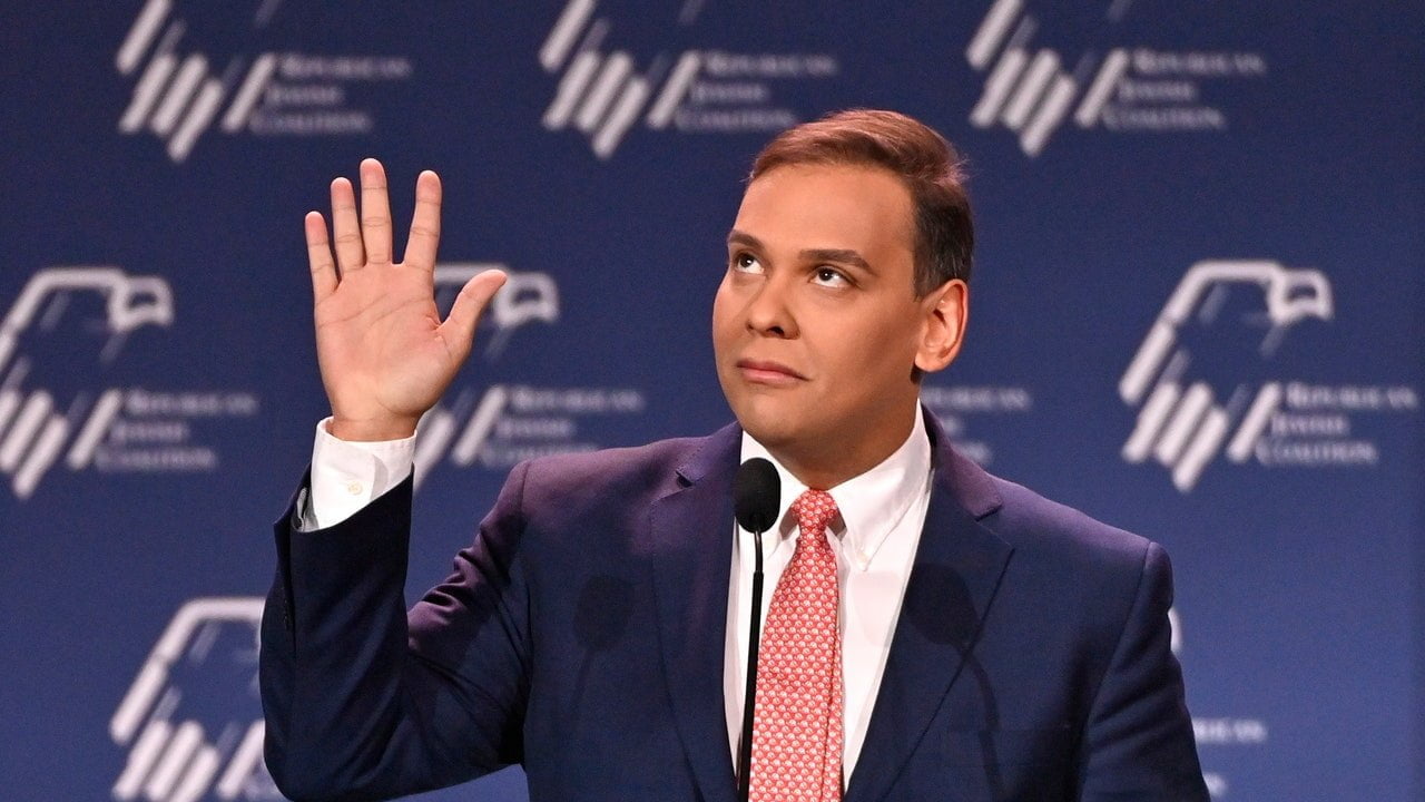 George Santos, la o săptămână după ce a pretins că este fiul biologic al lui Ronald Reagan, spune că „NU VA demisiona!”