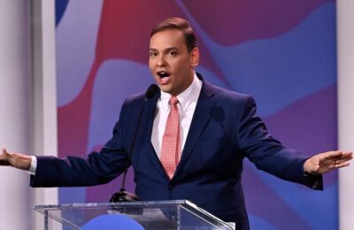 George Santos, care a susținut în mod fals că bunicii săi au fugit de Hitler, ar fi glumit despre uciderea „evreilor și negrilor”