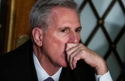 Lauren Boebert îi spune lui Trump să organizeze un discurs cu Kevin McCarthy, care aparent este dependent de pierderea votului vorbitorului