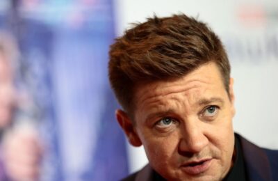 Jeremy Renner a fost internat în spital după un accident cu plugul de zăpadă